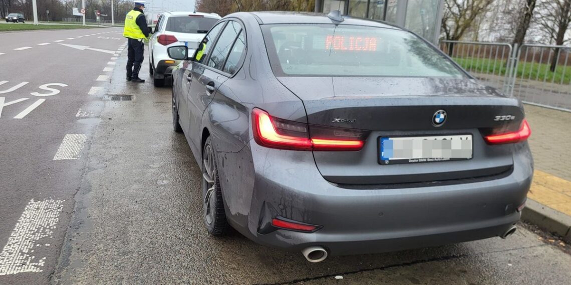 Policjanci ruchu drogowego lubelskiej komendy prowadzą działania „Telefon”.