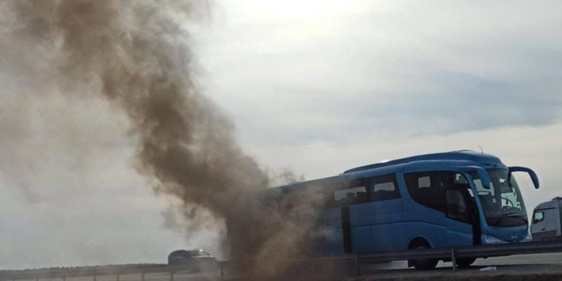 Pożar autokaru pod Siedlcami! Szkolna wycieczka jechała do Warszawy