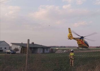 Pożar w Żelkowie-Kolonii. Dwie osoby poparzone, pożar wybuchł podczas czyszczenia komina