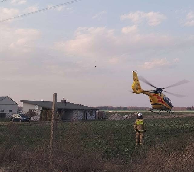 Pożar w Żelkowie-Kolonii. Dwie osoby poparzone, pożar wybuchł podczas czyszczenia komina