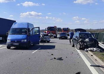 Nieodpowiedzialny manewr 44-latki na S12/17 przyczyną groźnego wypadku
