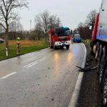 Groźny wypadek na drodze nr 812. 33-latek w ciężkim stanie trafił do szpitala Groźny wypadek na drodze nr 812. 33-latek w ciężkim stanie trafił do szpitala
