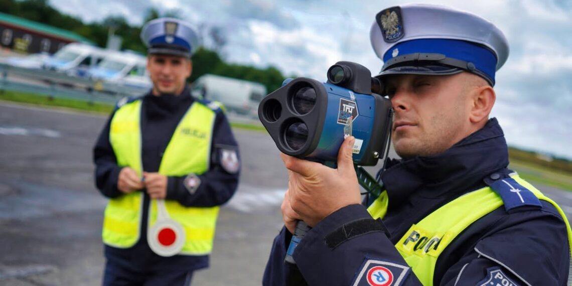 Policja rusza z kontrolami prędkości. Na drogach pojawią się oznakowane i nieoznakowane radiowozy