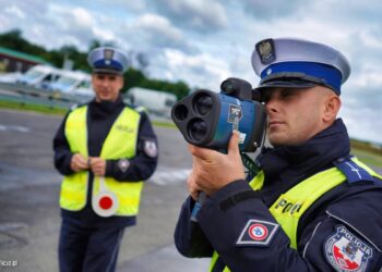 Policja rusza z kontrolami prędkości. Na drogach pojawią się oznakowane i nieoznakowane radiowozy